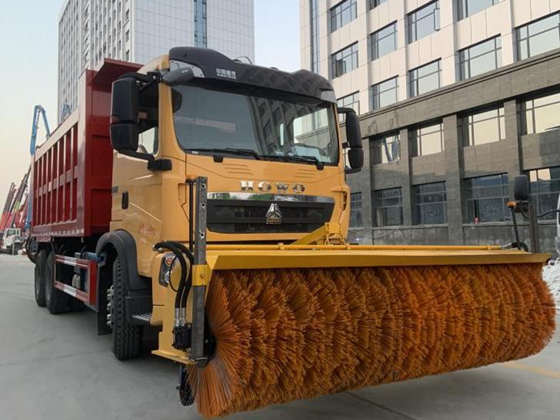 重汽豪沃除雪车